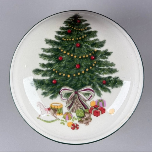 Mikasa Heritage Christmas Story Trinket Dish - Picture 2 of 7